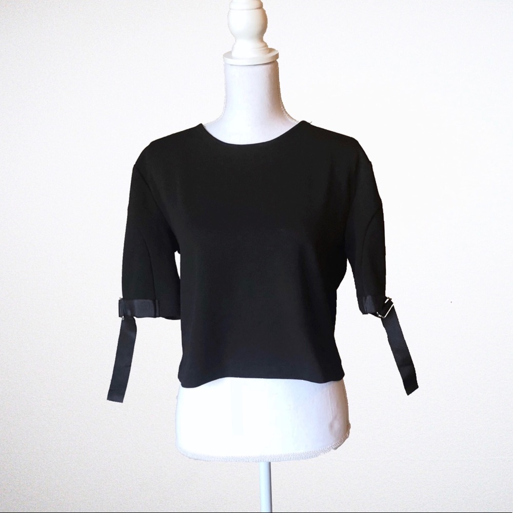 NWOT Zara Black Buckled Sleeve Crop Top - Small